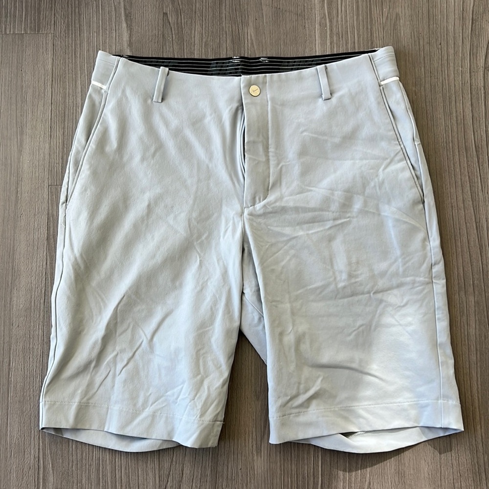 Nike Golf Shorts in Light Grey in Medium (Size 30 Waist). Worn 2x